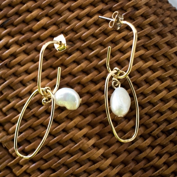 Bare Moon The Label Jewelry - Bare Moon Nusa Beach Abstract Pearl Earrings Bare Moon The Label Jewelry - Bare Moon Nusa Beach Abstract Pearl Earrings